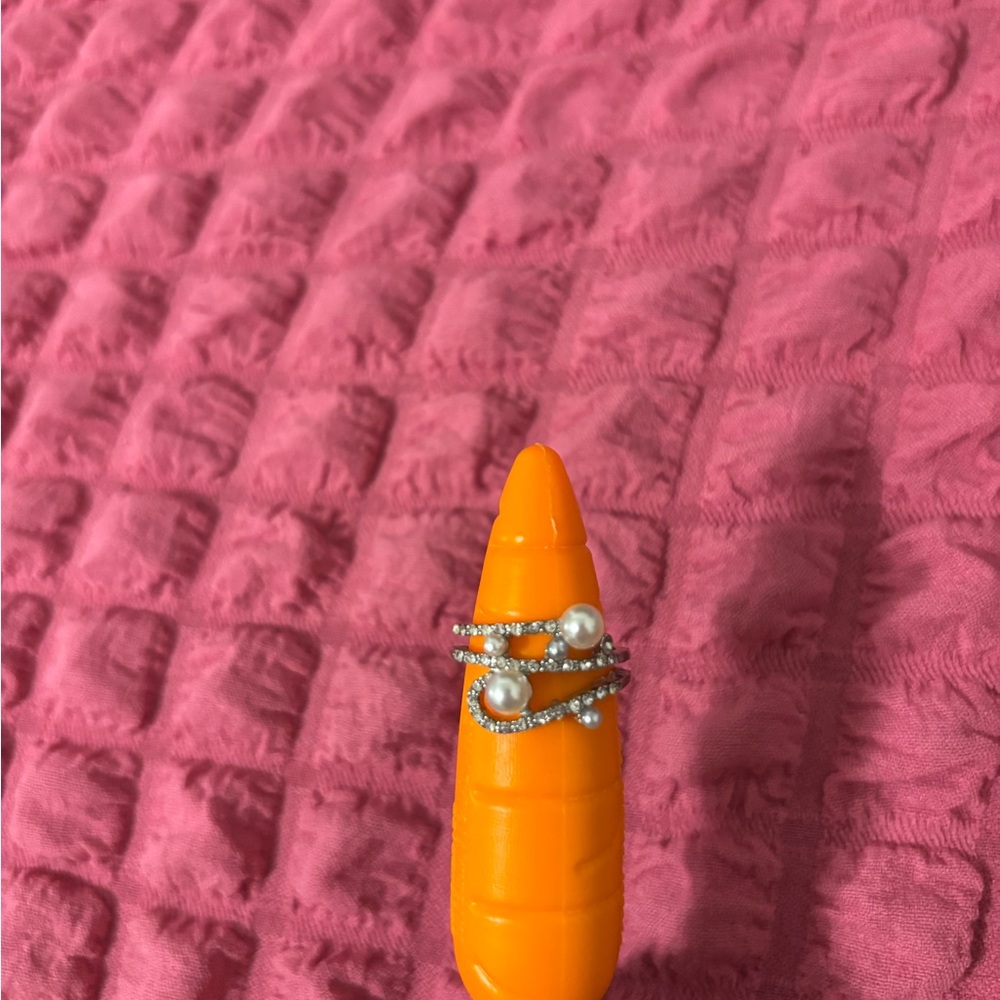 Pearl and Rhinestone Rings - Picture 2 of 9